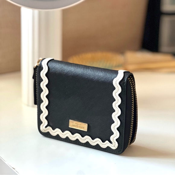 Kate Spade Laurel Way Ric Rac Darci Wallet - Picture 1 of 7